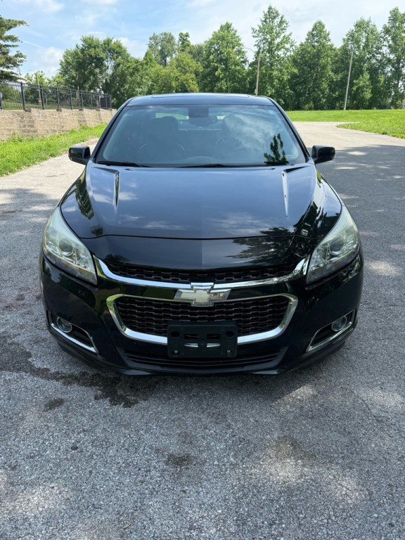2015 Chevrolet Malibu Image 2