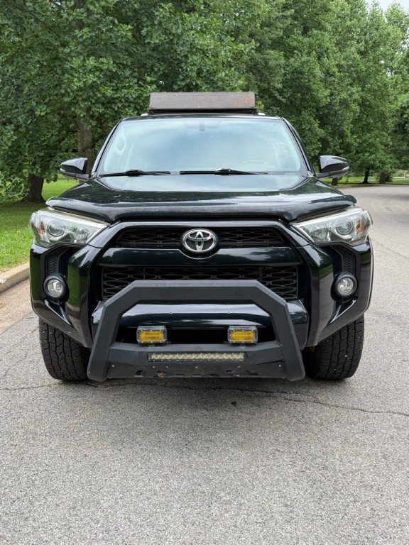 2016 Toyota 4Runner Image 2