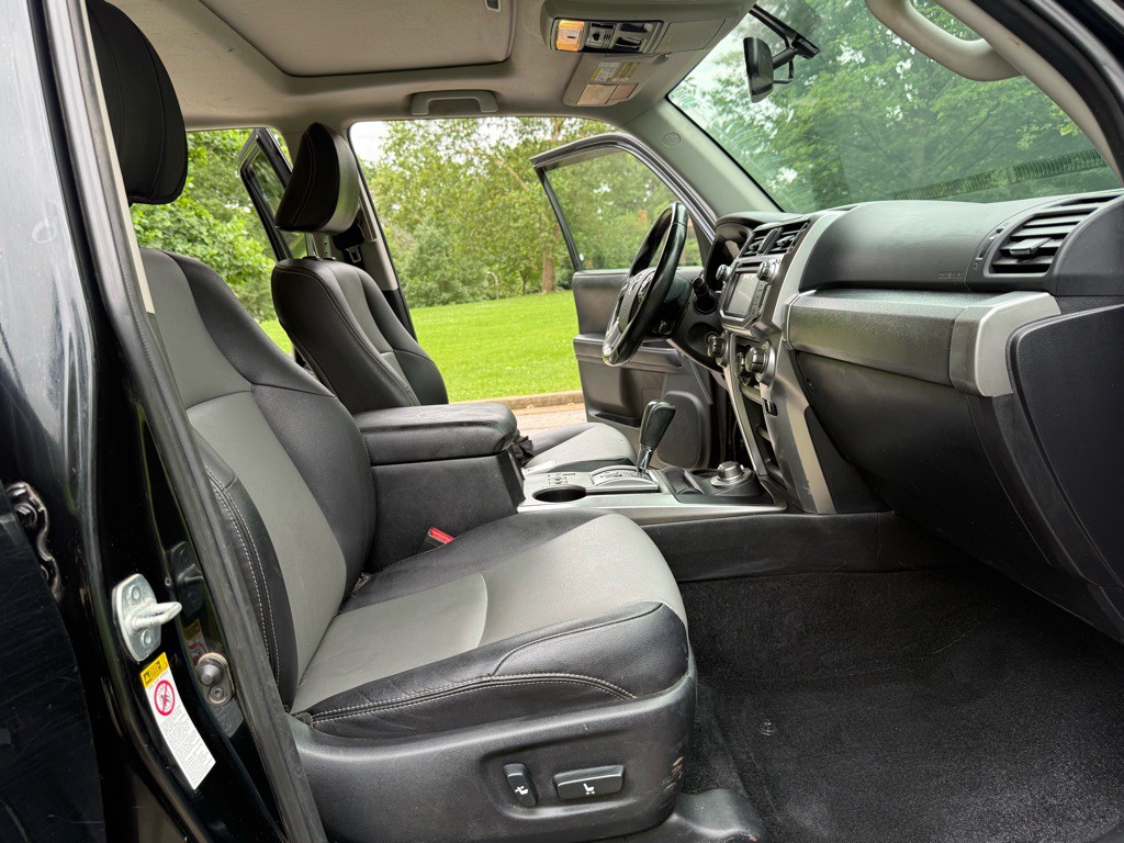 2016 Toyota 4Runner Image 12