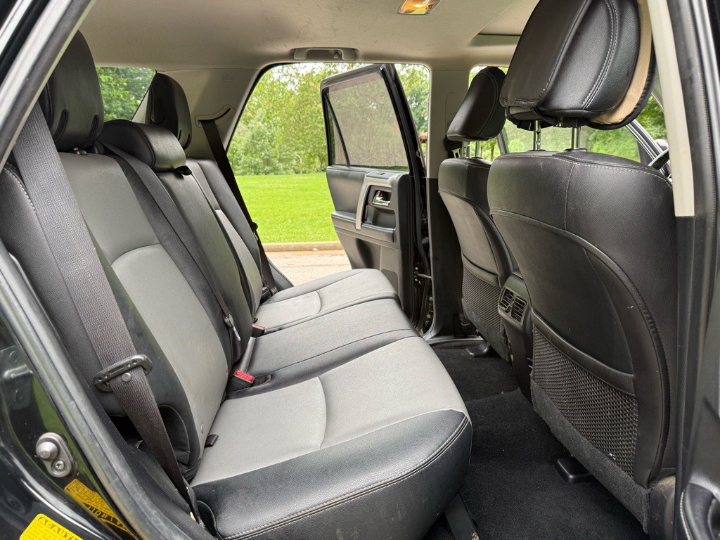 2016 Toyota 4Runner Image 19