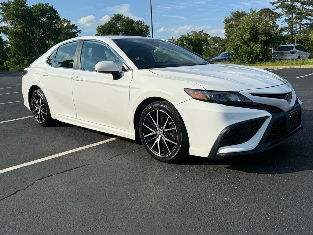 2021 Toyota Camry Image 1