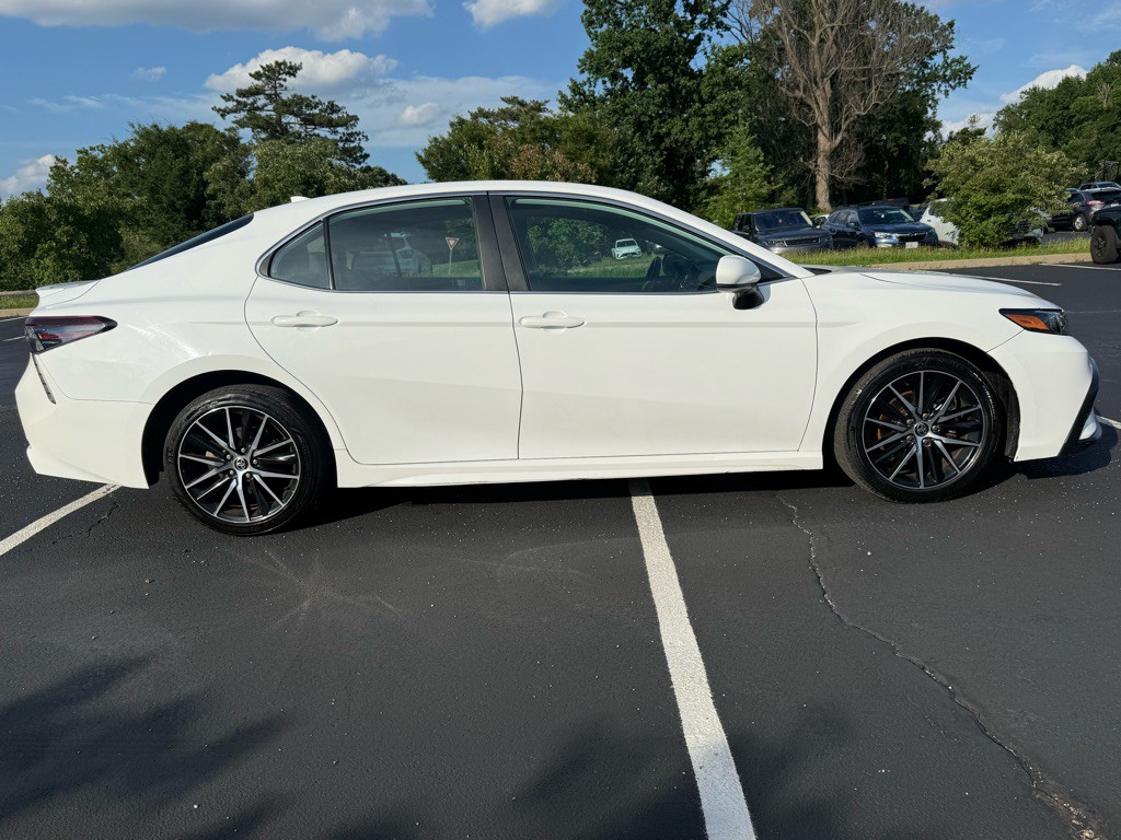 2021 Toyota Camry Image 3