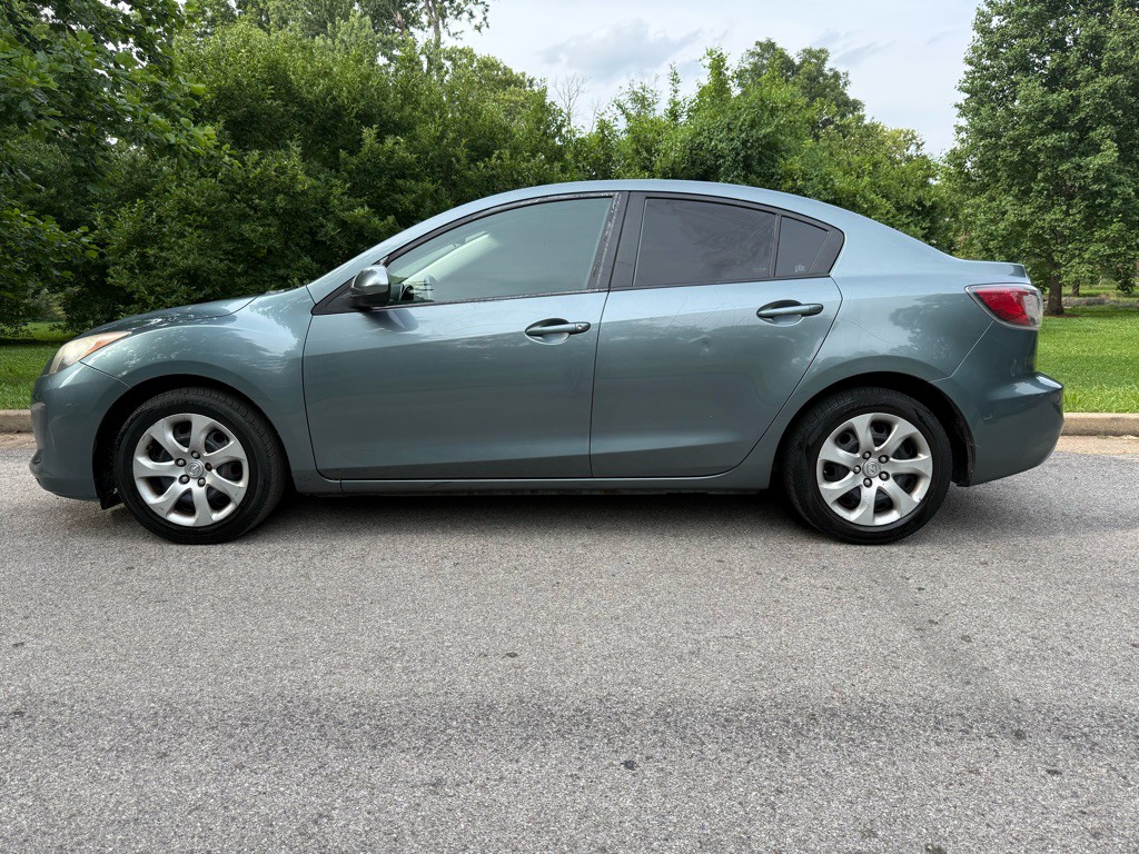 2013 Mazda Mazda3 Image 3