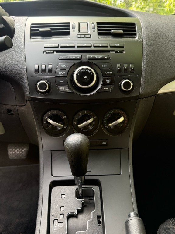 2013 Mazda Mazda3 Image 18