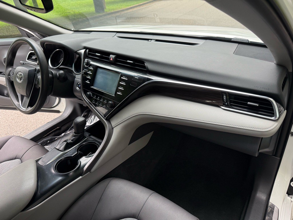2018 Toyota Camry Image 15