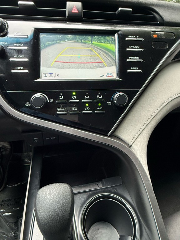 2018 Toyota Camry Image 19