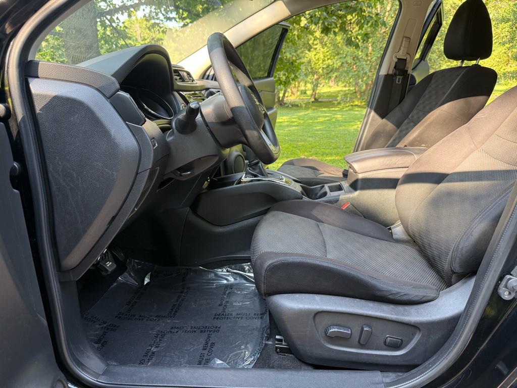 2019 Nissan Rogue Image 9