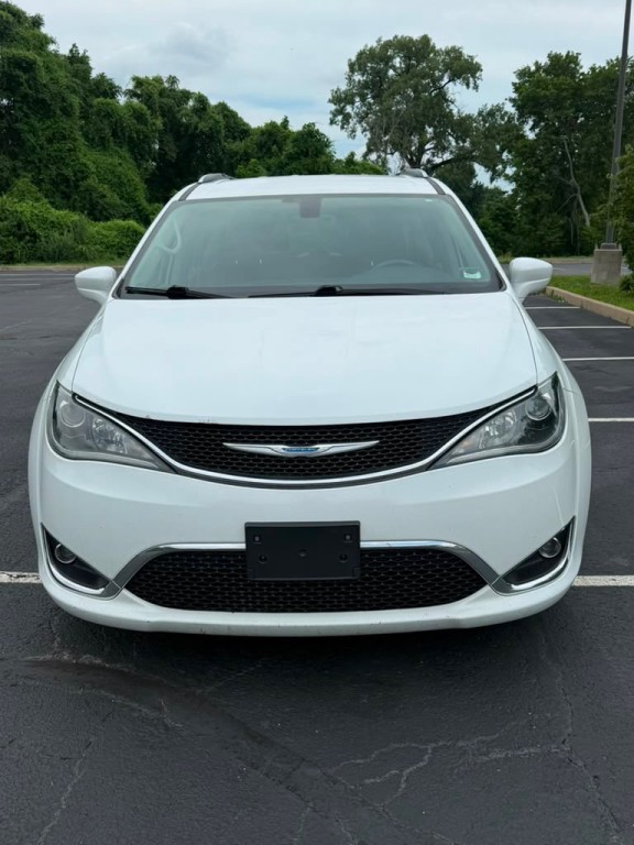 2018 Chrysler Pacifica Image 2