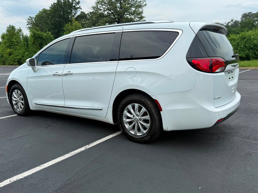 2018 Chrysler Pacifica Image 7