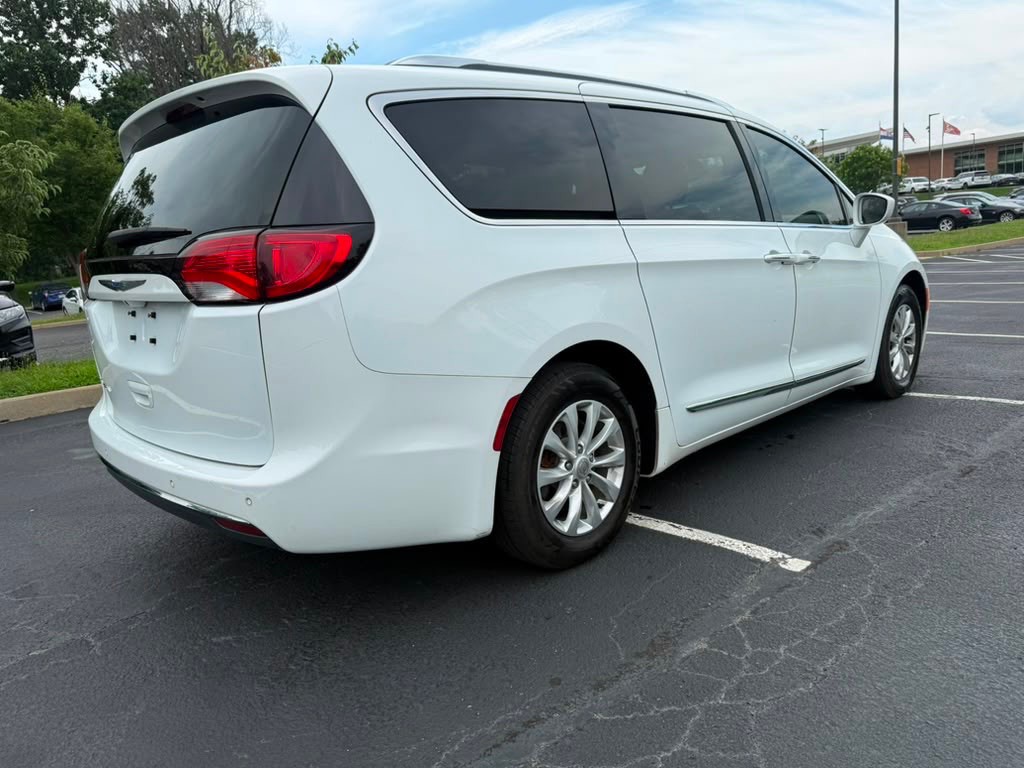 2018 Chrysler Pacifica Image 9
