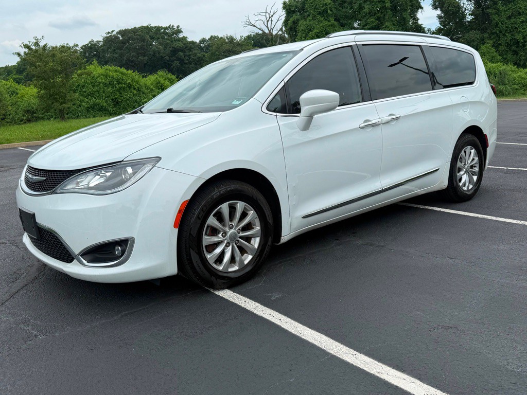 2018 Chrysler Pacifica Image 1