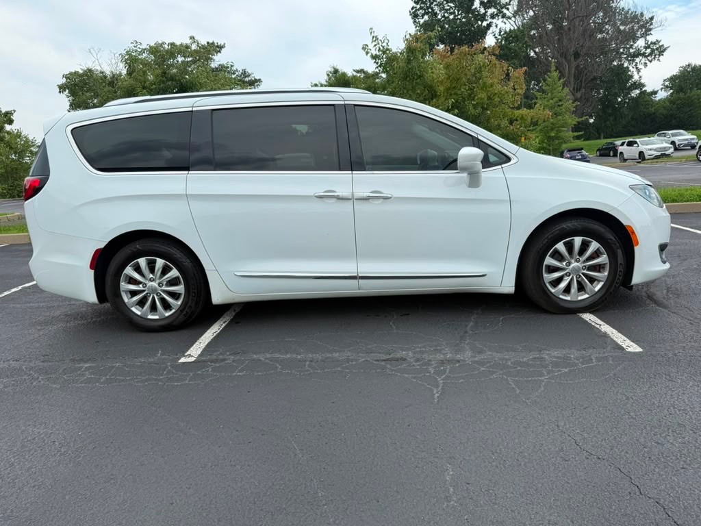 2018 Chrysler Pacifica Image 6