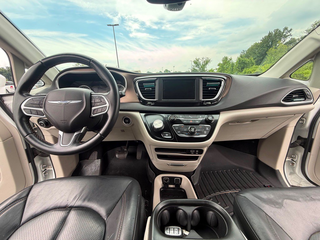 2018 Chrysler Pacifica Image 11