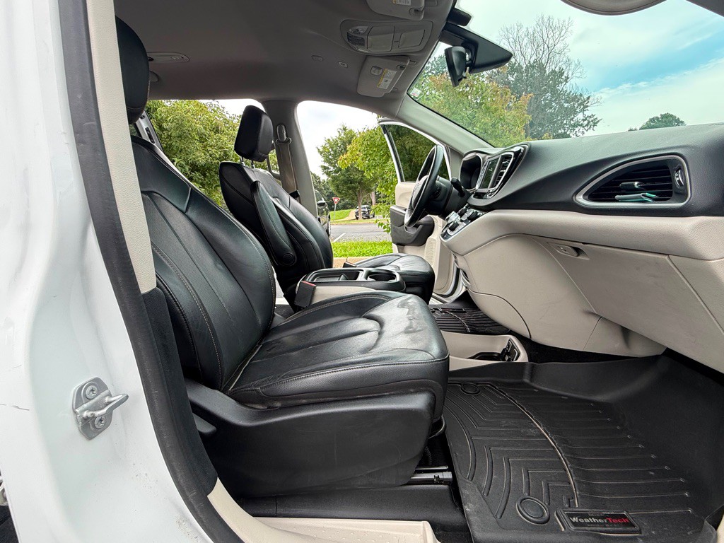 2018 Chrysler Pacifica Image 12