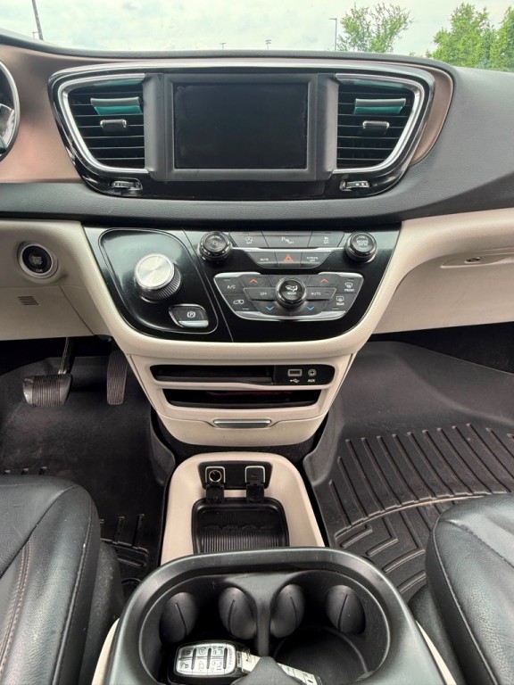 2018 Chrysler Pacifica Image 14