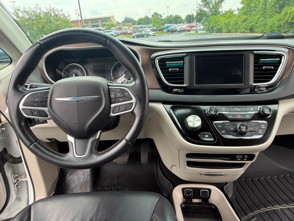 2018 Chrysler Pacifica Image 16