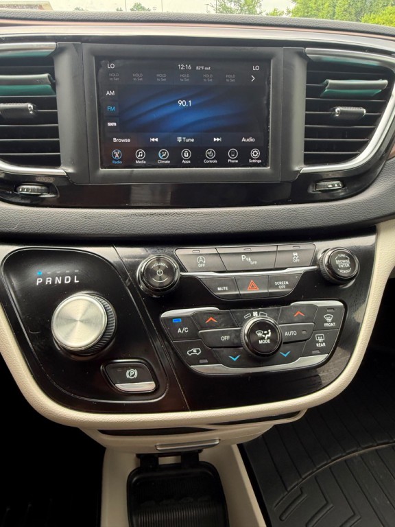 2018 Chrysler Pacifica Image 18