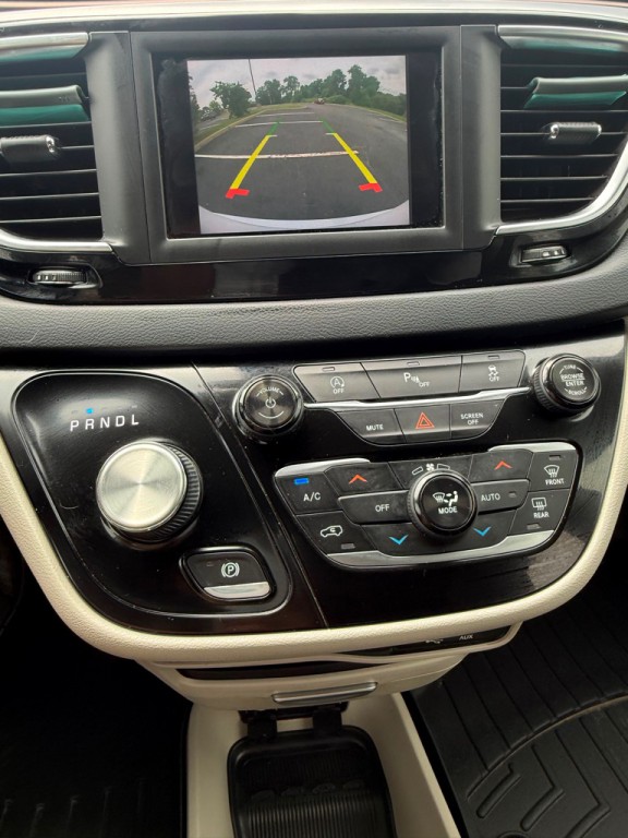 2018 Chrysler Pacifica Image 19