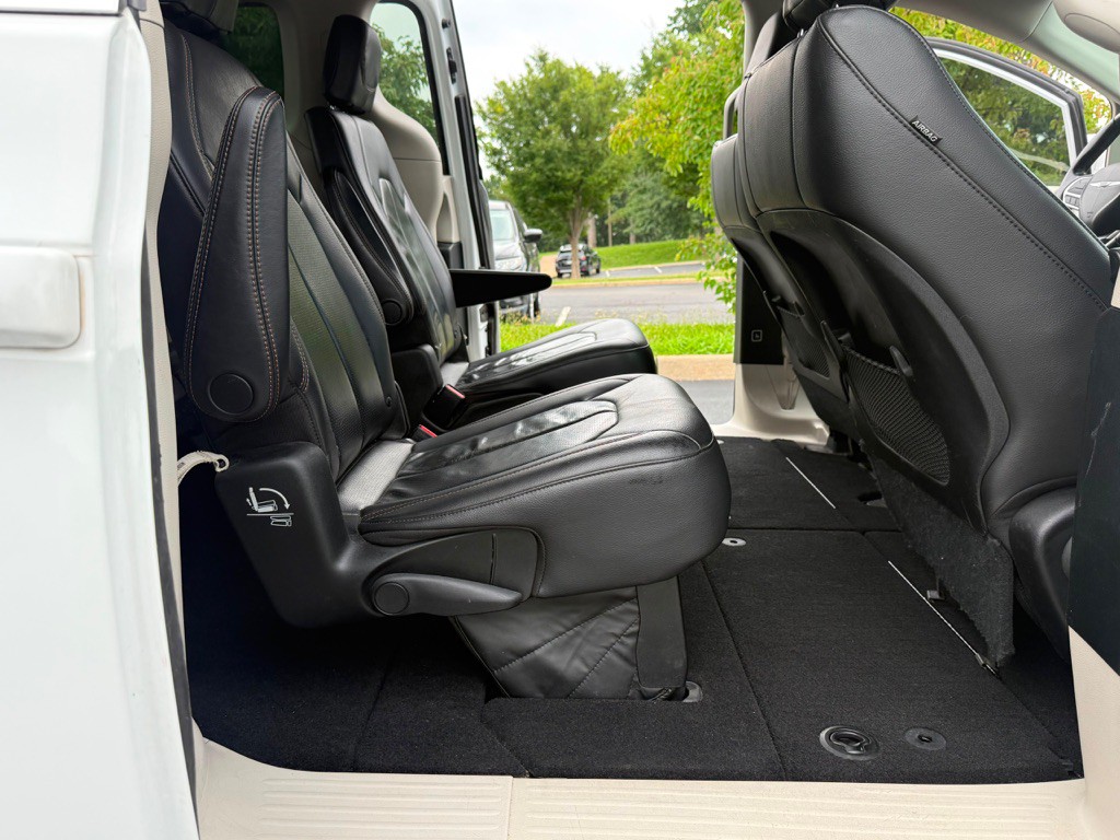 2018 Chrysler Pacifica Image 20