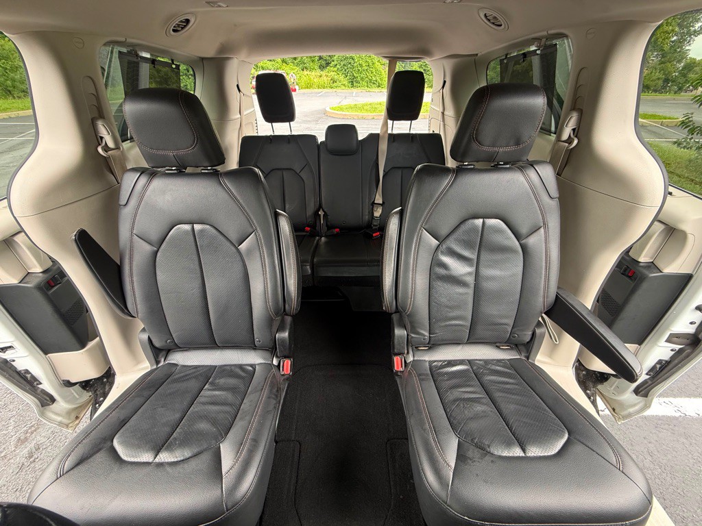 2018 Chrysler Pacifica Image 21