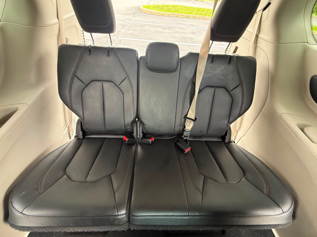 2018 Chrysler Pacifica Image 24