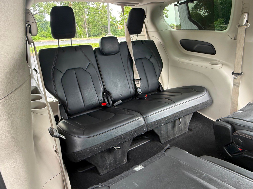 2018 Chrysler Pacifica Image 25