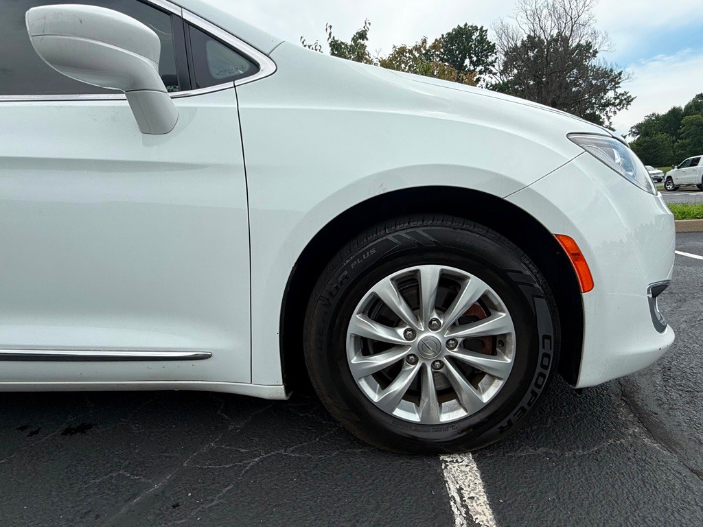 2018 Chrysler Pacifica Image 28