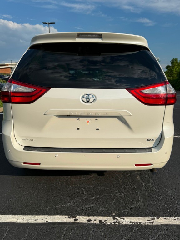 2015 Toyota Sienna Image 8