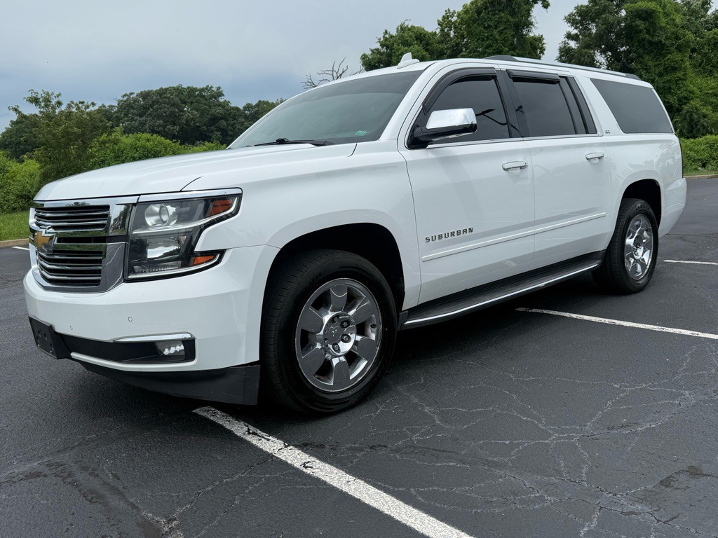 2015 Chevrolet Suburban Image 1