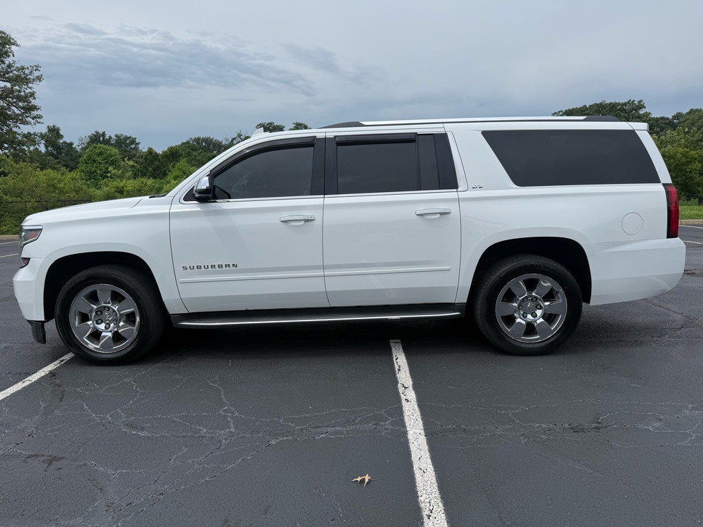 2015 Chevrolet Suburban Image 3