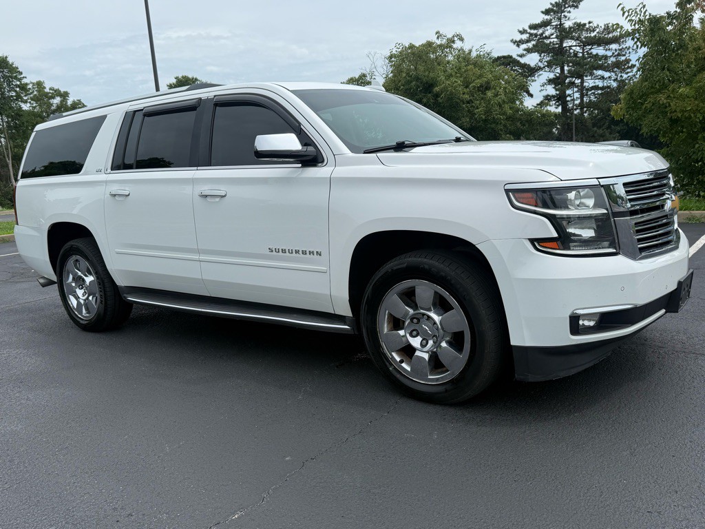 2015 Chevrolet Suburban Image 4
