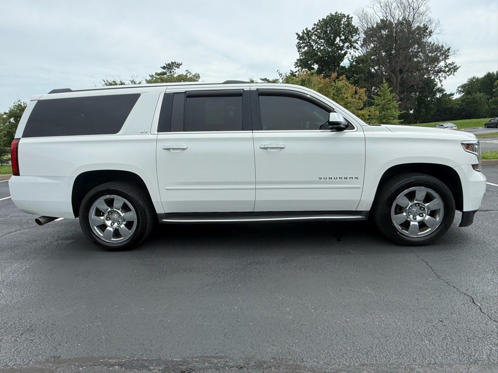 2015 Chevrolet Suburban Image 6