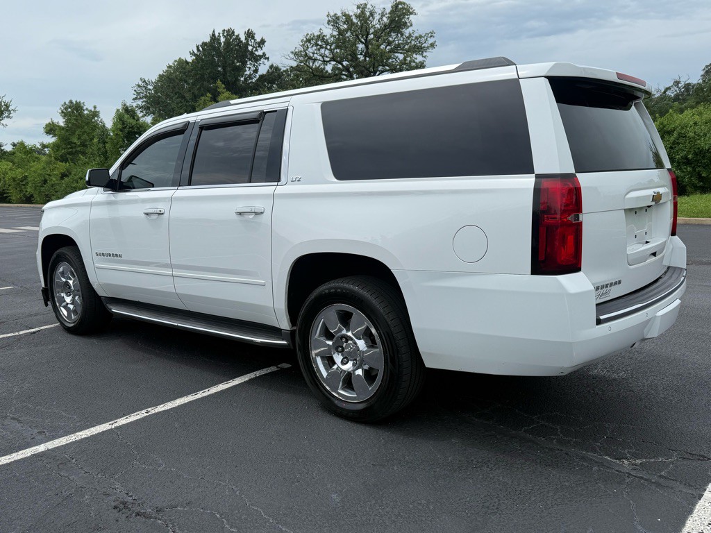 2015 Chevrolet Suburban Image 7