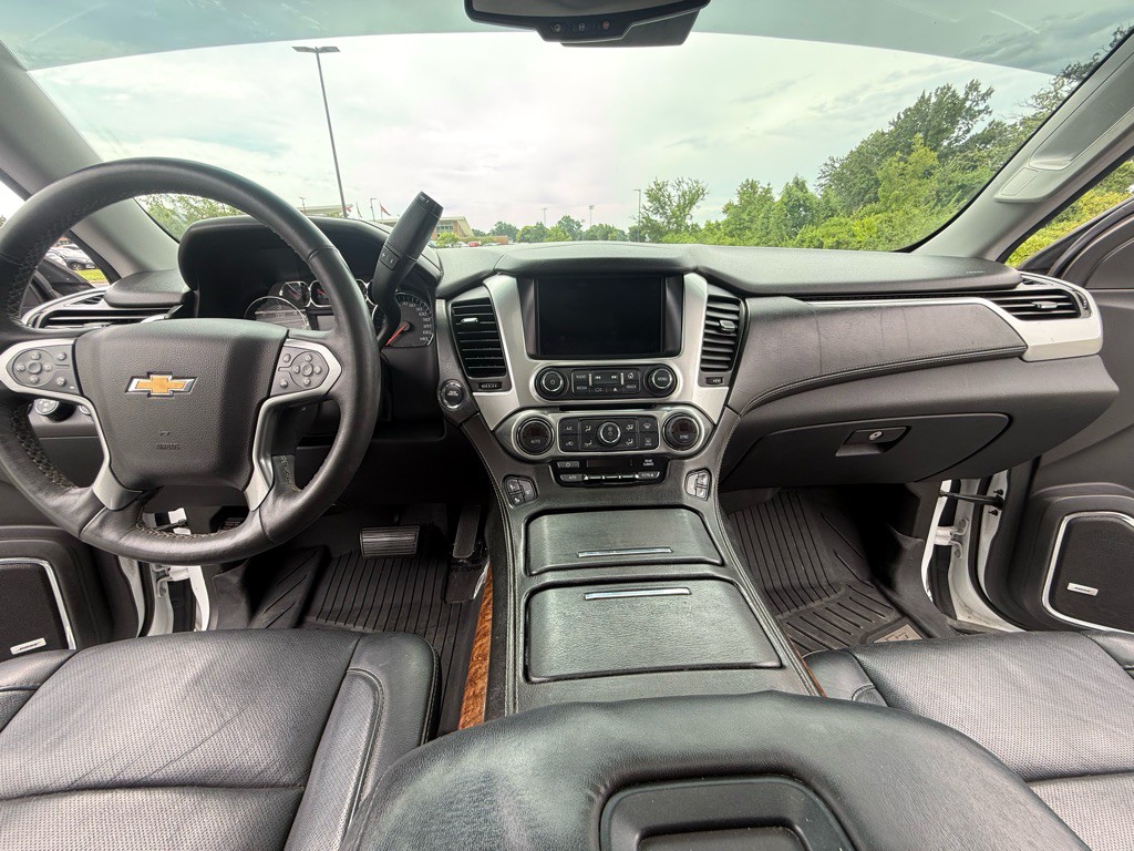 2015 Chevrolet Suburban Image 11