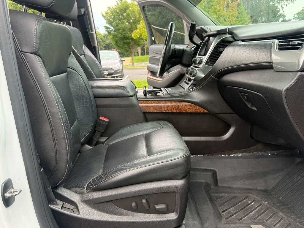 2015 Chevrolet Suburban Image 12
