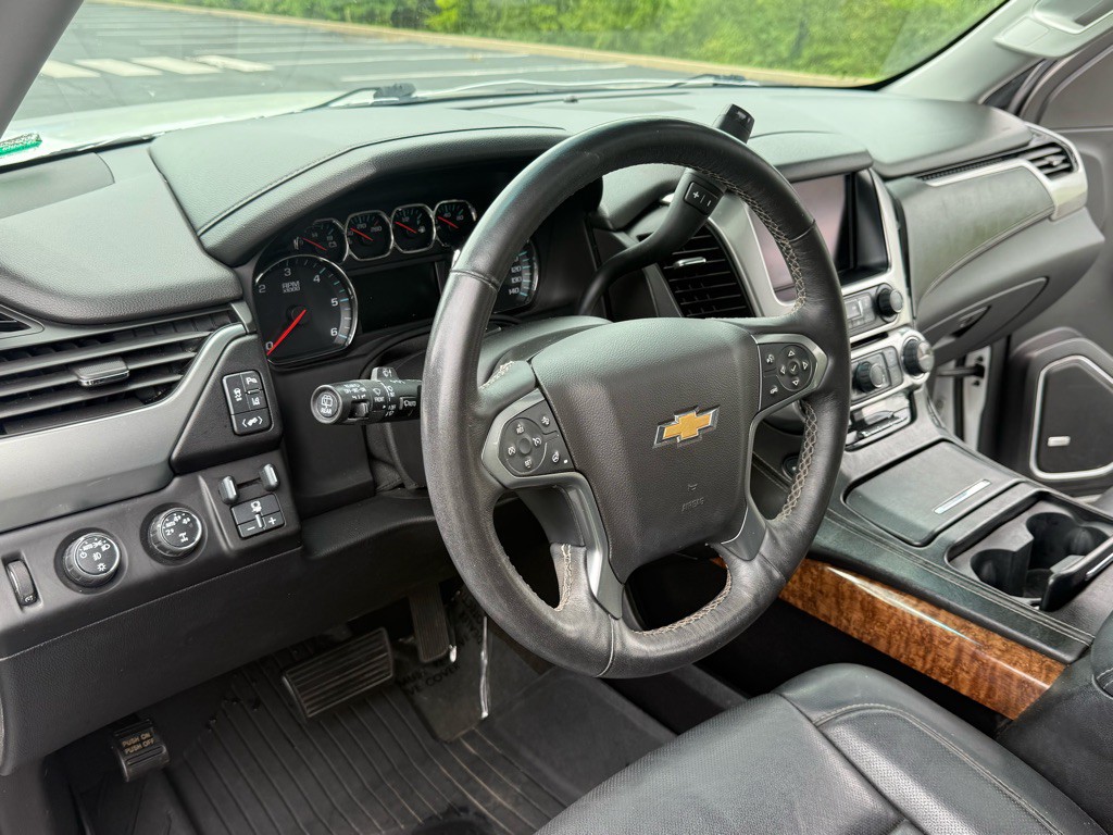 2015 Chevrolet Suburban Image 13