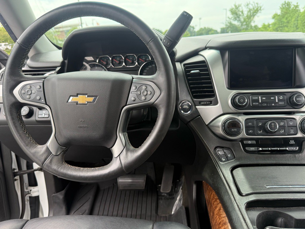 2015 Chevrolet Suburban Image 19