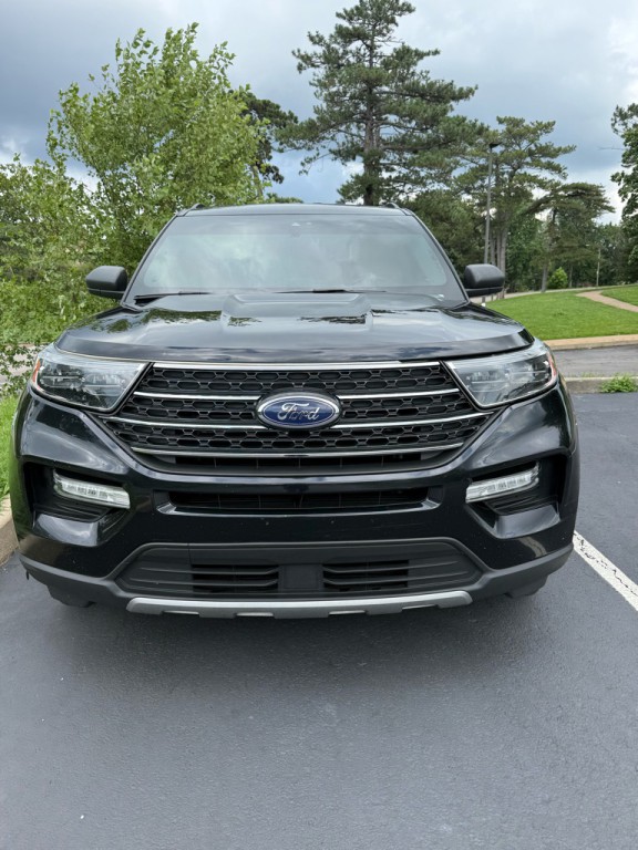 2022 Ford Explorer Image 2