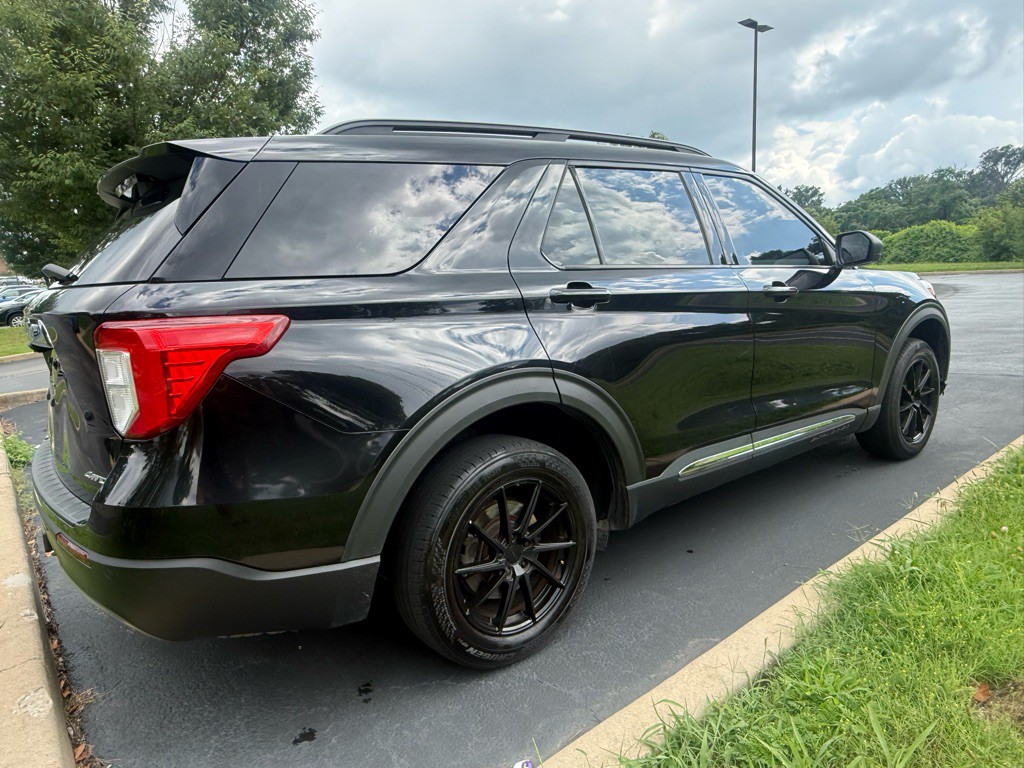 2022 Ford Explorer Image 9