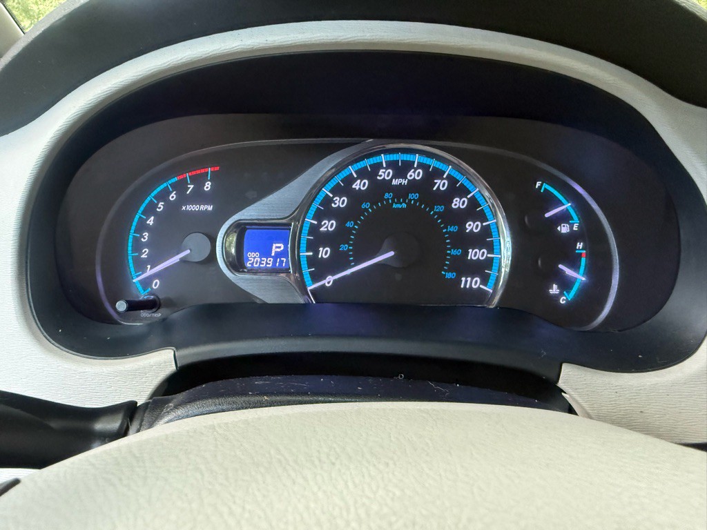 2012 Toyota Sienna Image 16