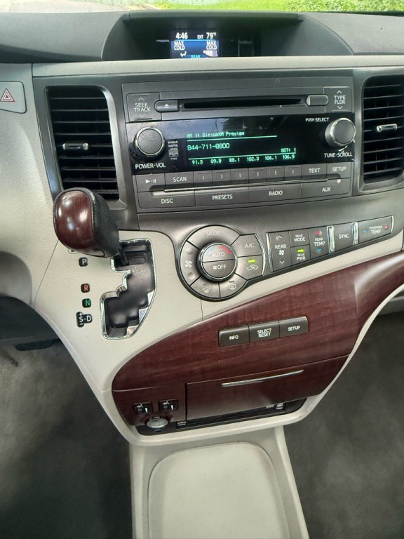 2012 Toyota Sienna Image 19