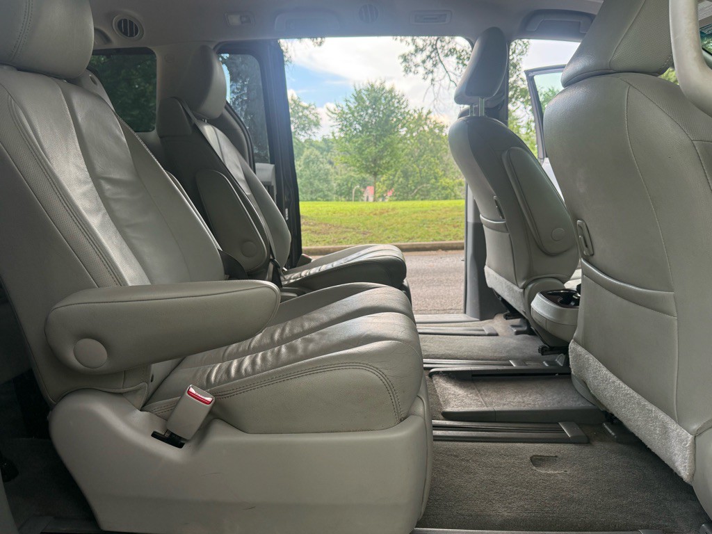 2012 Toyota Sienna Image 20