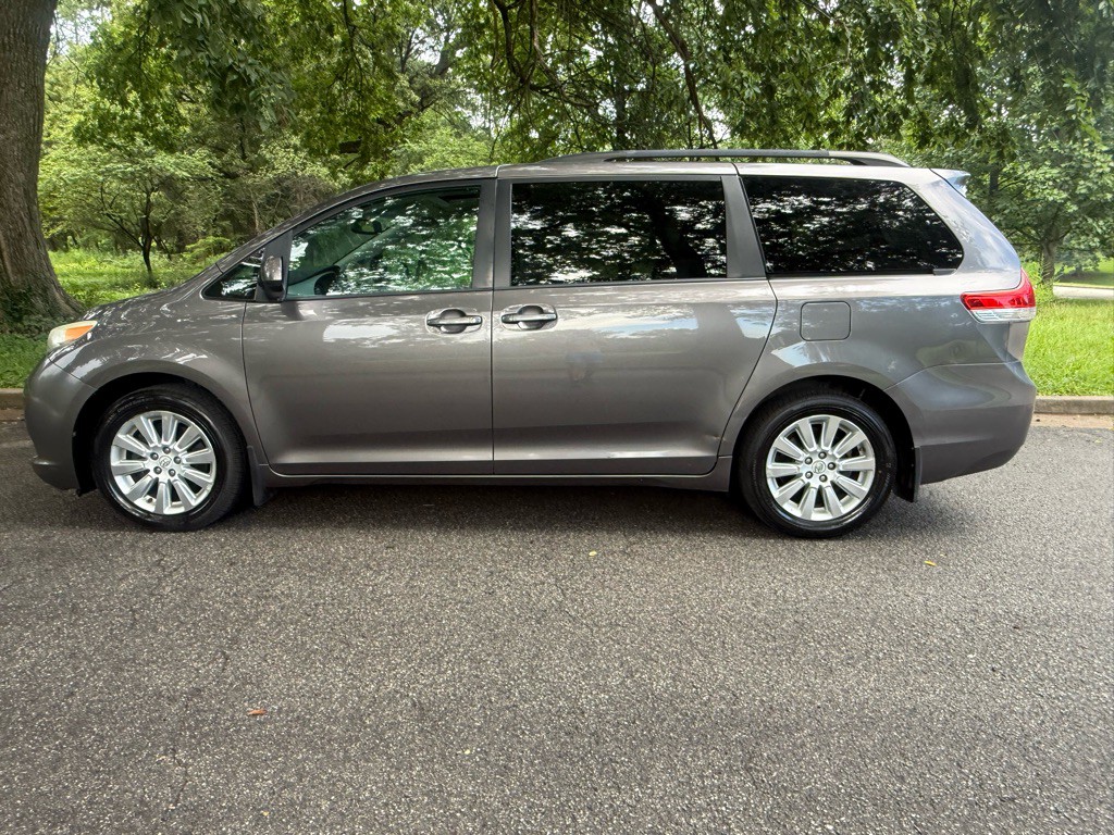 2012 Toyota Sienna Image 6