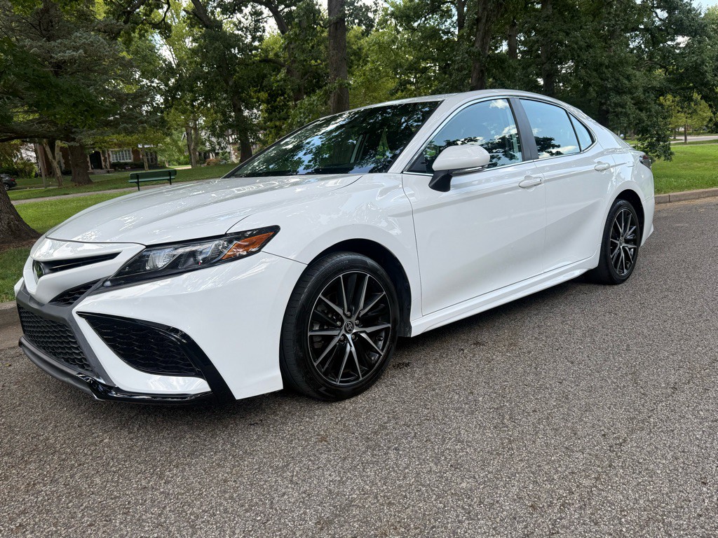 2022 Toyota Camry Image 1