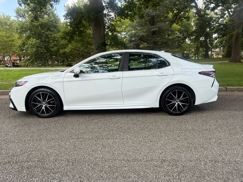 2022 Toyota Camry Image 3