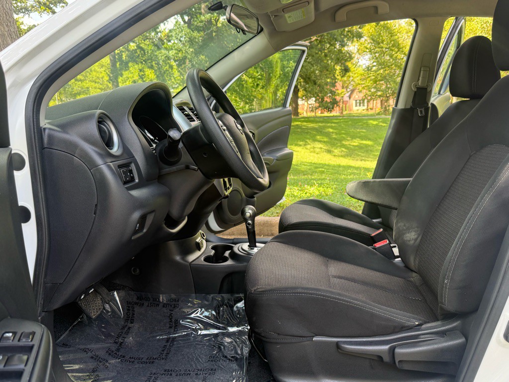 2019 Nissan Versa Image 10