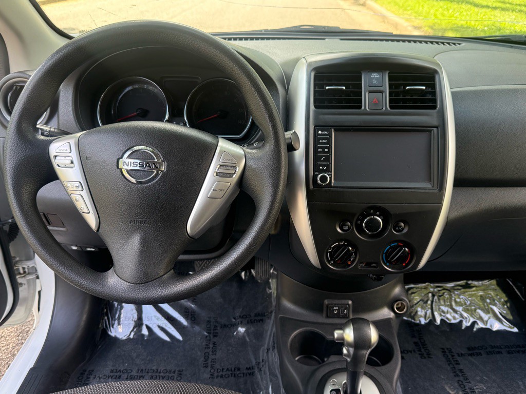 2019 Nissan Versa Image 16