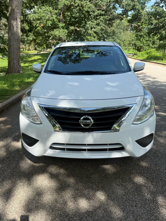 2019 Nissan Versa Image 2
