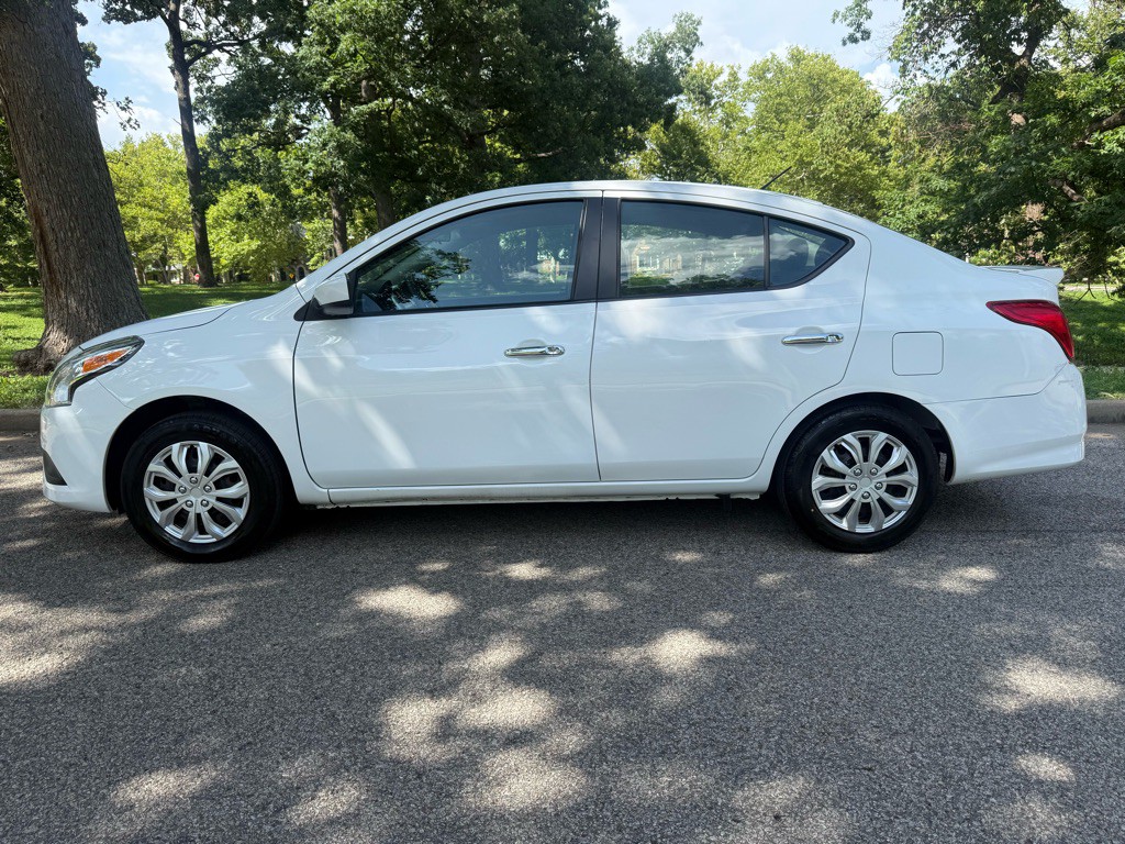 2019 Nissan Versa Image 3