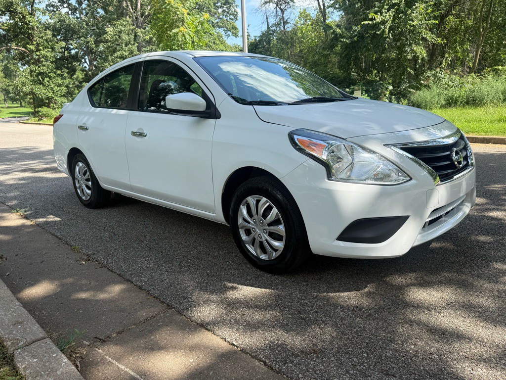 2019 Nissan Versa Image 4